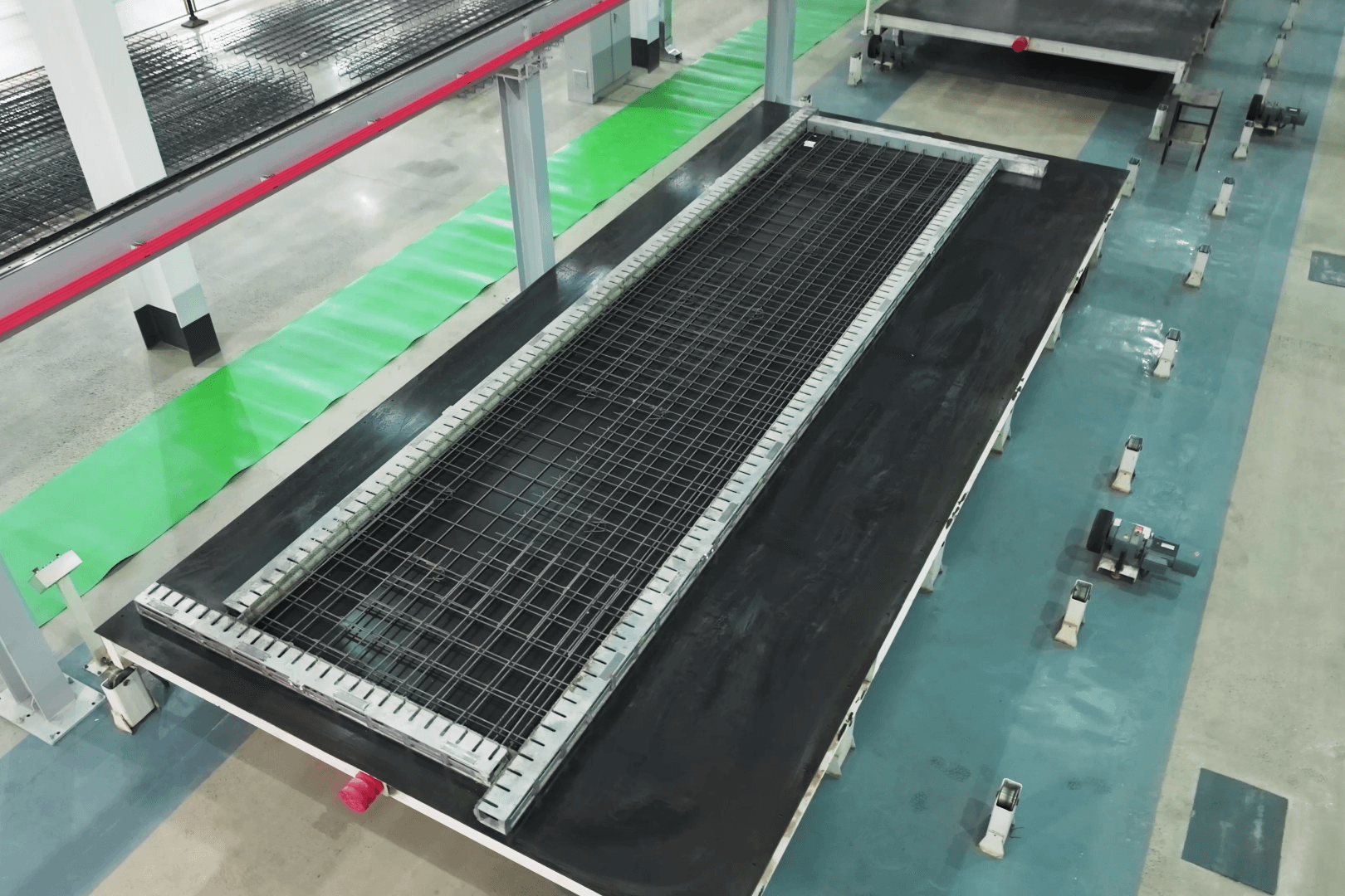 Mold Installation Workstation