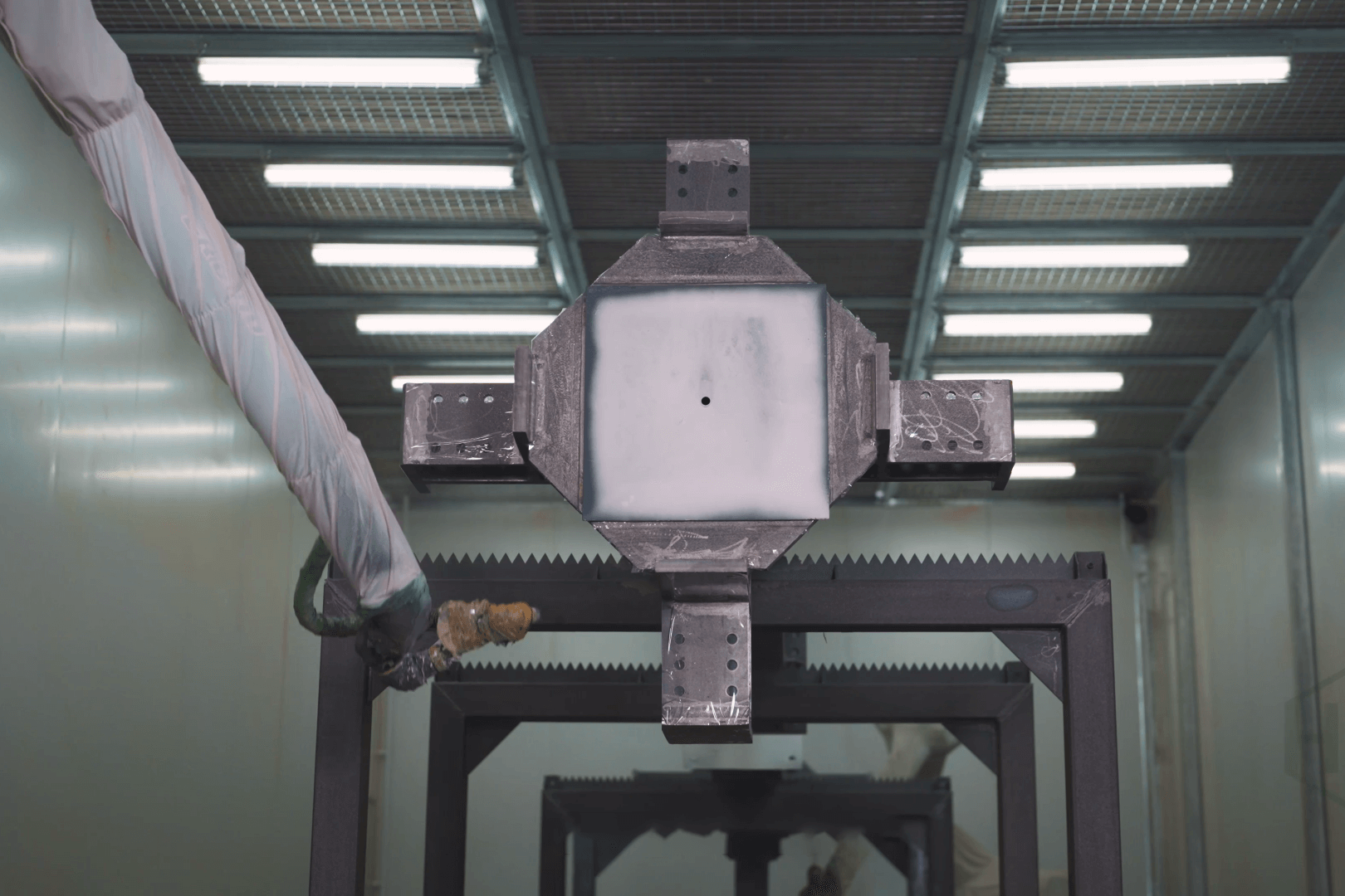 Intelligent Spraying Workstation