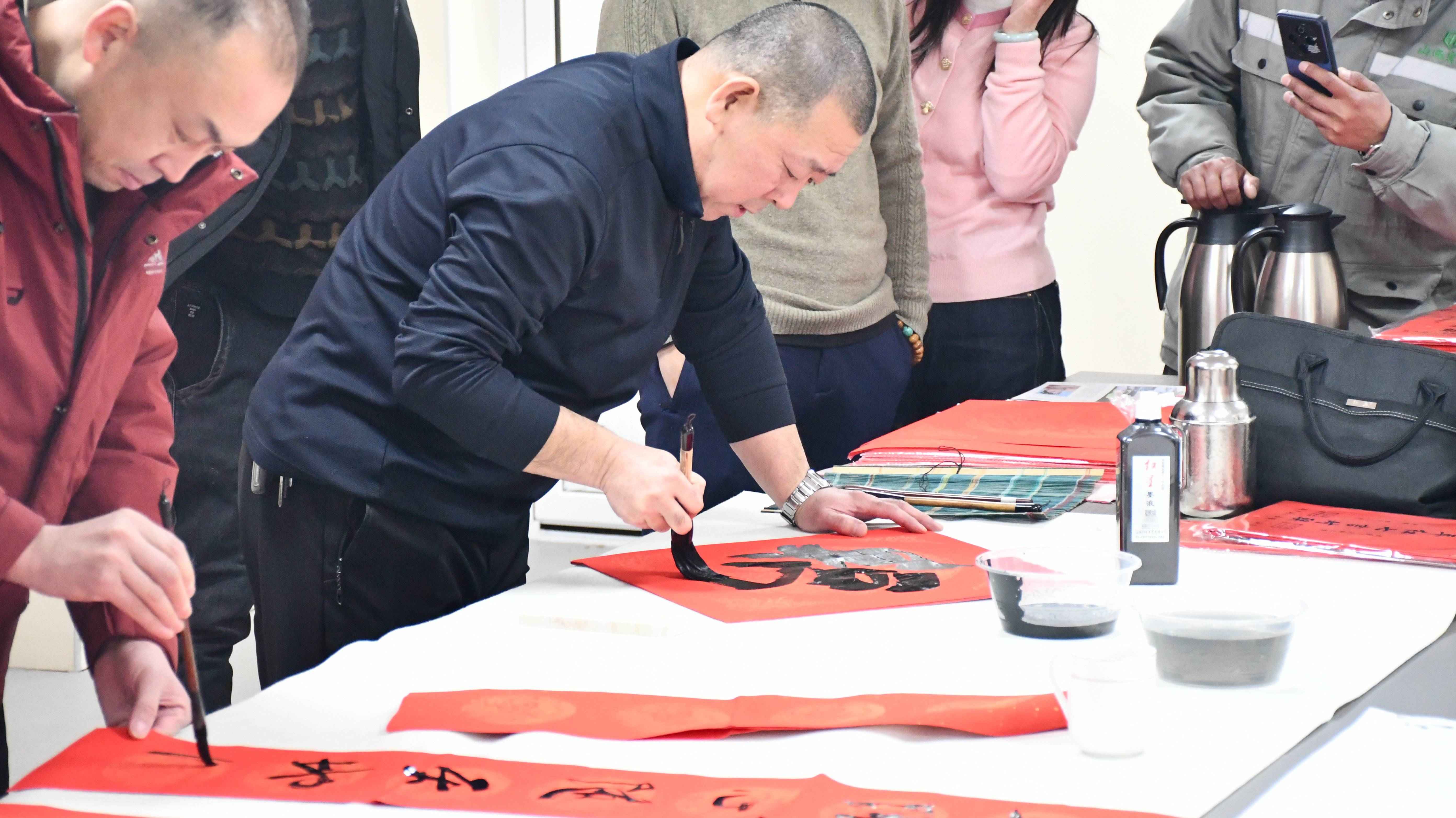 Welcoming the Spring Festival, Spreading Joy