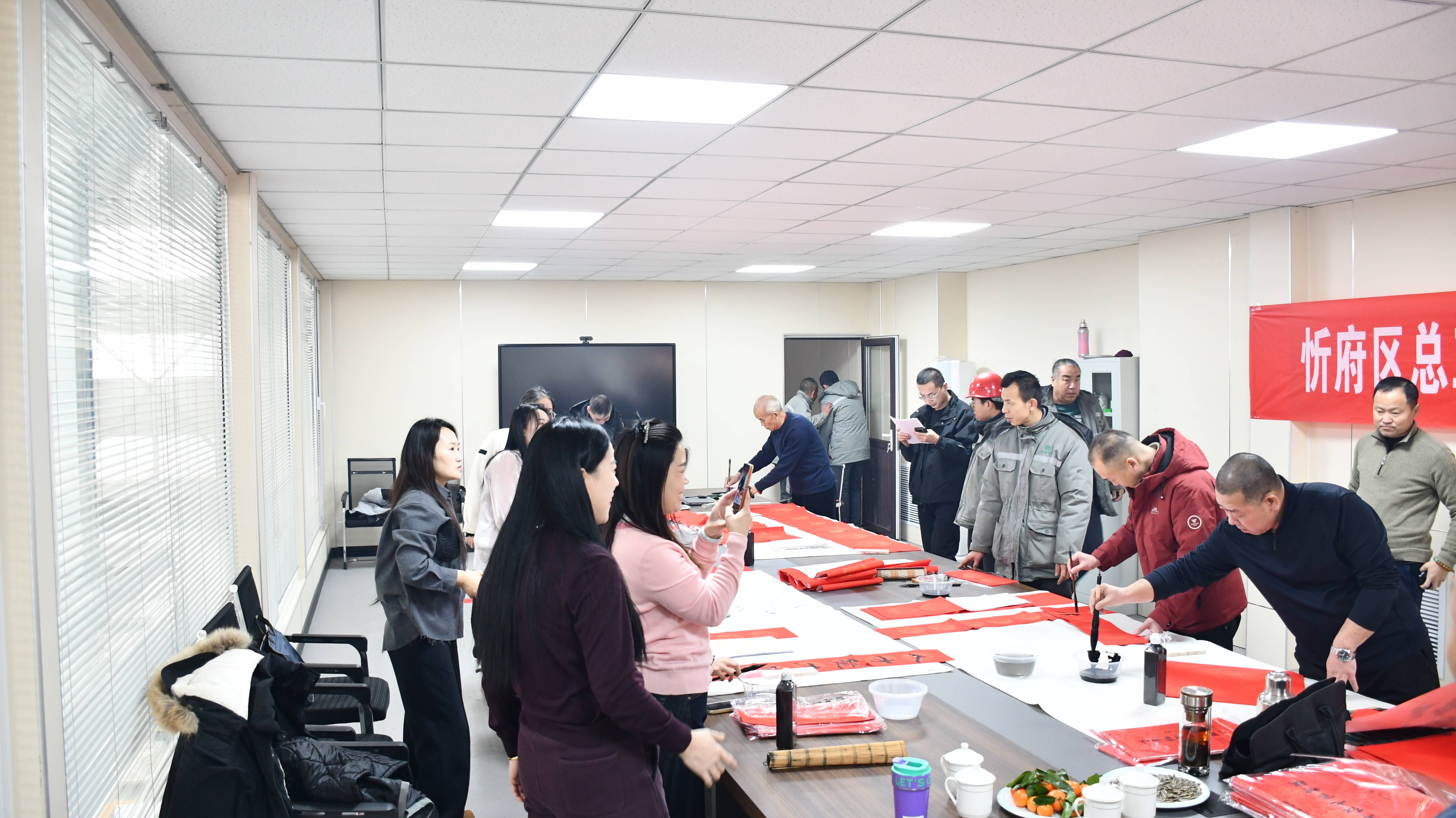 忻府区总工会在产业园开展“迎新春、送喜庆”送春联活动